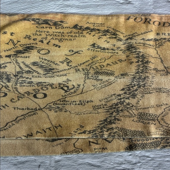 Lord Of The Rings Map Infinity Scarf - Picture 8 of 10